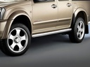 Isuzu D-Max (DC) Bj. 03-12: COBRA Chrom-Seitenschutzrohre Ø 80 mm