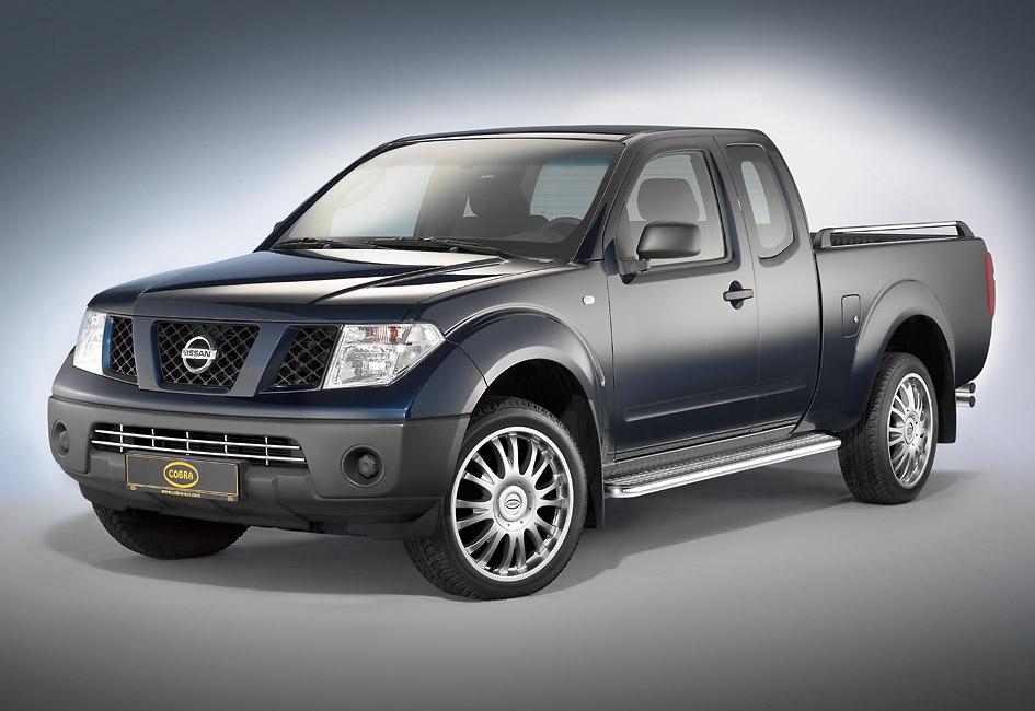 Nissan Navara 05-10: COBRA Stoßstangengrill