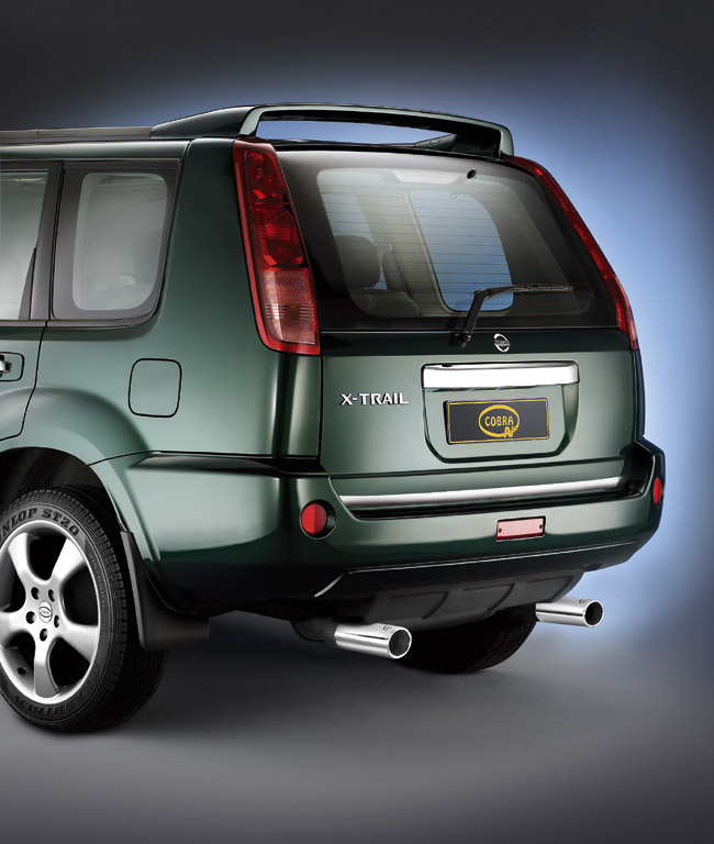 Nissan X-Trail T30 2004–2007: COBRA Chrome Tailgate Protection Strip