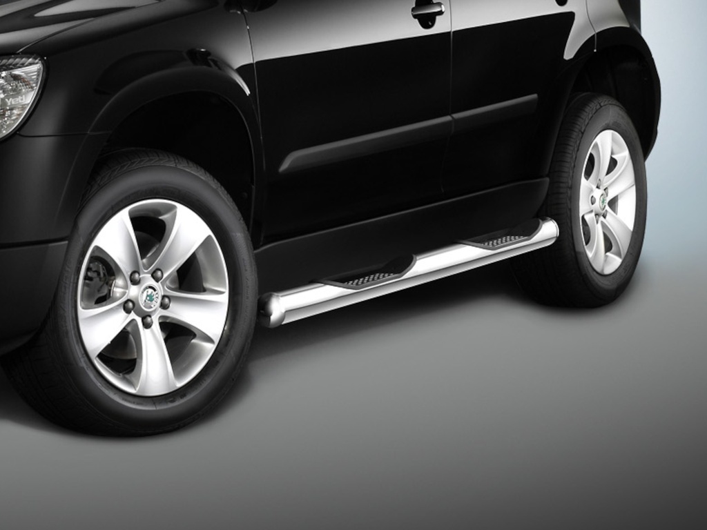 Skoda Yeti Bj. 09-: COBRA Chrom-Seitenschutzrohre mit Trittstufen