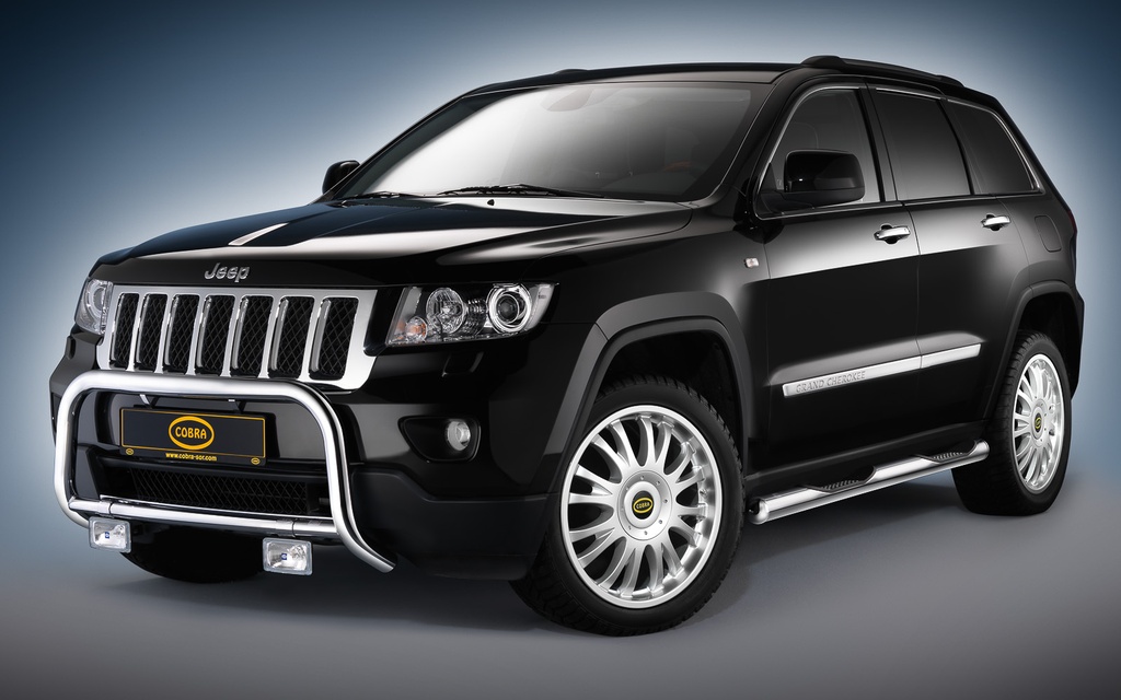 [CHR1275] Jeep Grand Cherokee Overland, Laredo 11-20 & Limited 14-20: COBRA Chrom-Seitenschutzrohre mit Tritt