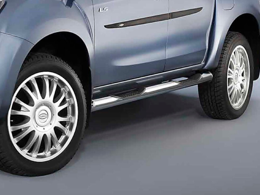 [ISU1005] Isuzu D-Max Bj. 03-12 | Doppelkabine: COBRA Chrom-Seitenschutzrohre mit Trittstufen