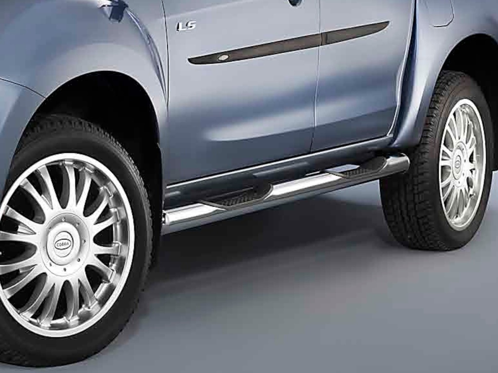 [ISU1073] Isuzu D-Max Bj. 12-19: COBRA Chrom-Seitenschutzrohre mit Trittstufe