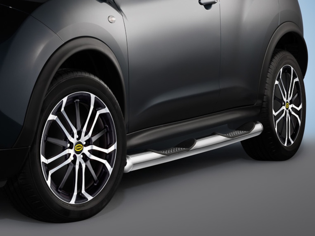 [NIS1837] Nissan Juke 2WD Bj. 10-19: COBRA Chrom-Seitenschutzrohre mit Trittstufen
