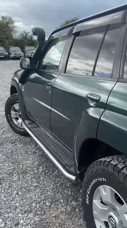 [NIS1075] Nissan Patrol GR ab Bj. 04, LR: COBRA Trittbrettumrandung