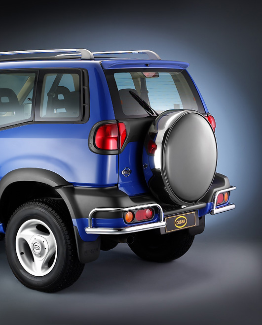 [NIS09764ES] Nissan Terrano 2 Bj. '99 | kurzer Radstand: COBRA Ecken-Chrom-Heckschutzbügel